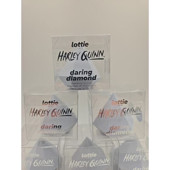 6 Lottie London x Harley Quinn Coloring Changing Make Up Sponge Daring Diamond - Picture 2 of 3